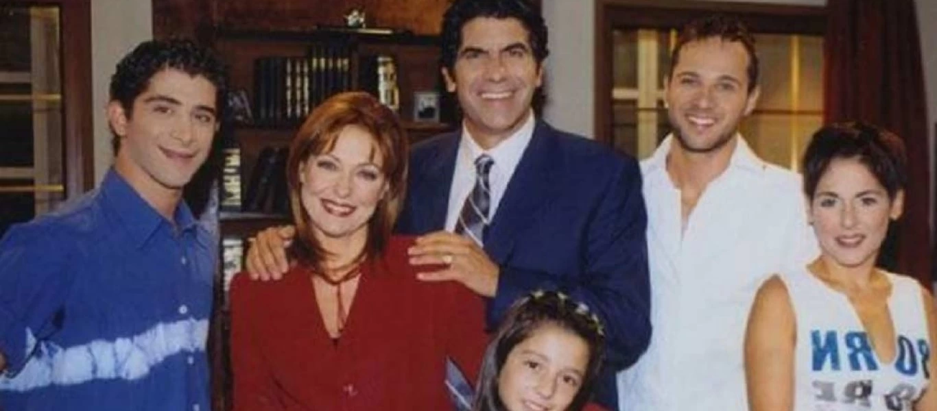 Μέμος Μπεγνής: «Έχουμε συζητήσει για να επιστρέψει το “Άκρως Οικογενειακόν”» (βίντεο)